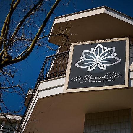 Il Giardino Di Flora Con Piscina Hotel Lecce Luaran gambar