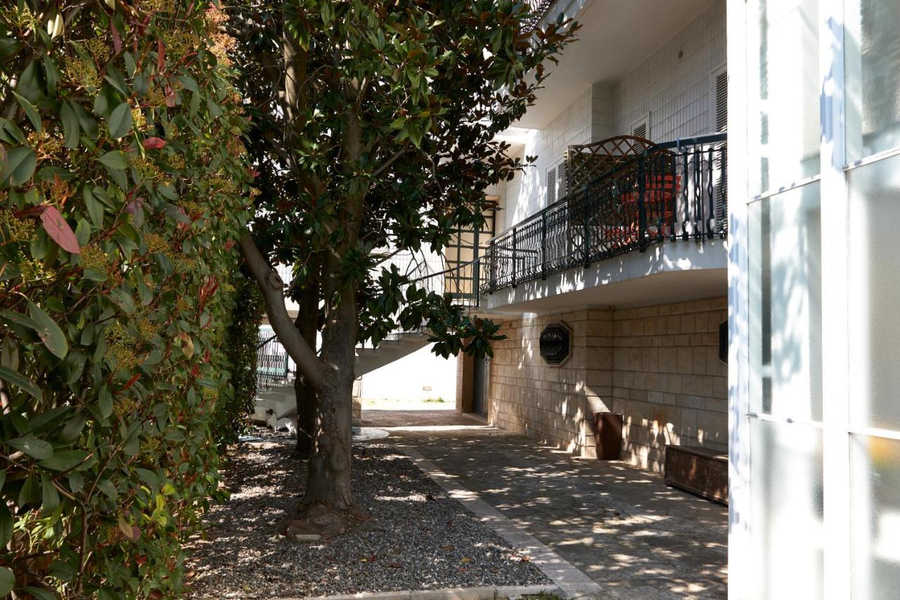 Il Giardino Di Flora Con Piscina Hotel Lecce Luaran gambar