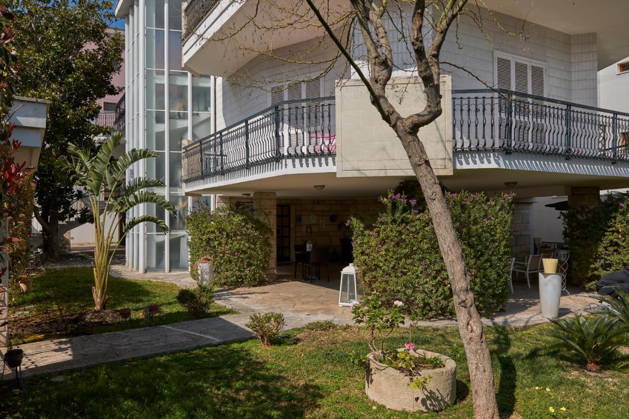 Il Giardino Di Flora Con Piscina Hotel Lecce Luaran gambar