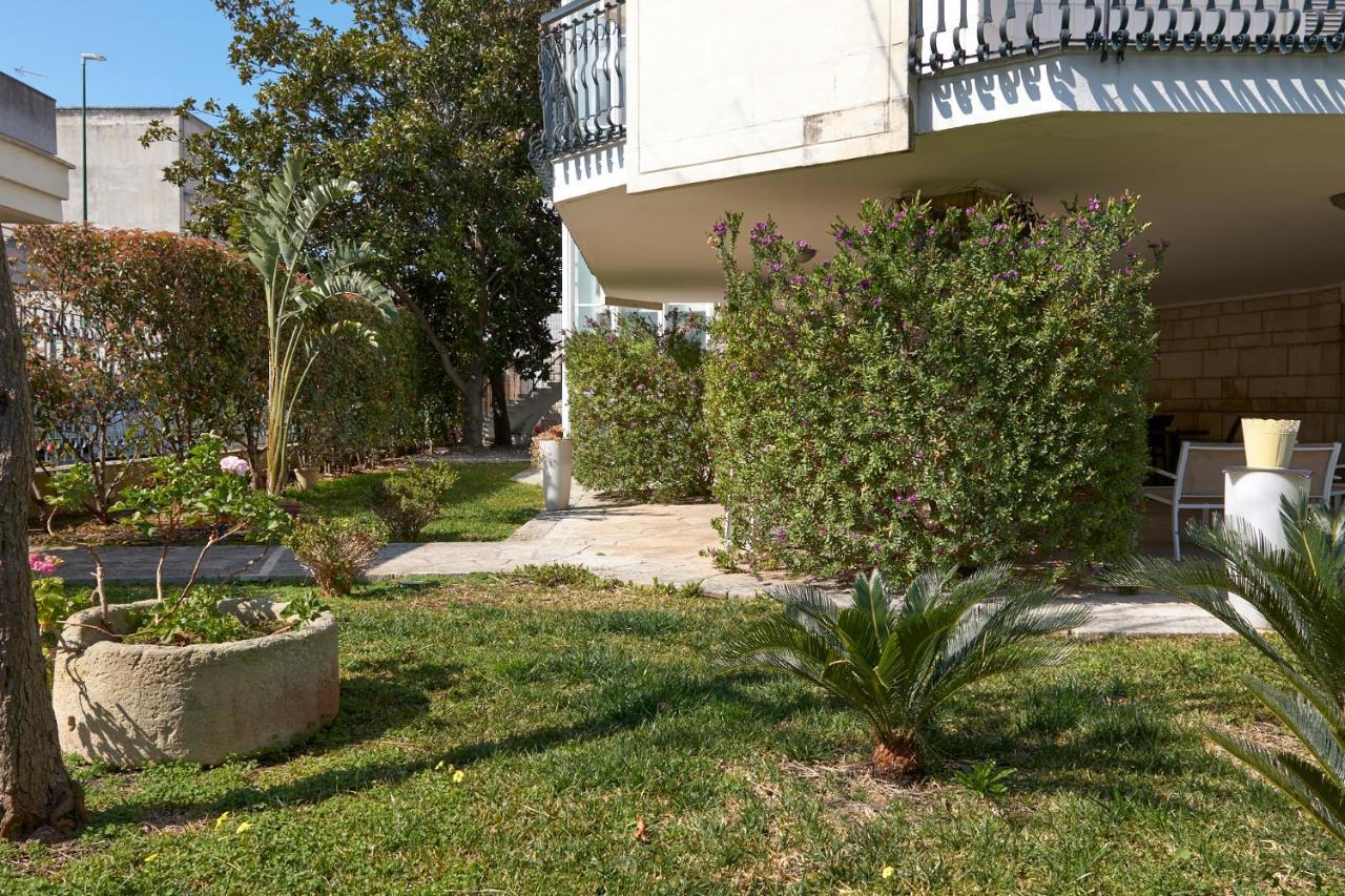 Il Giardino Di Flora Con Piscina Hotel Lecce Luaran gambar