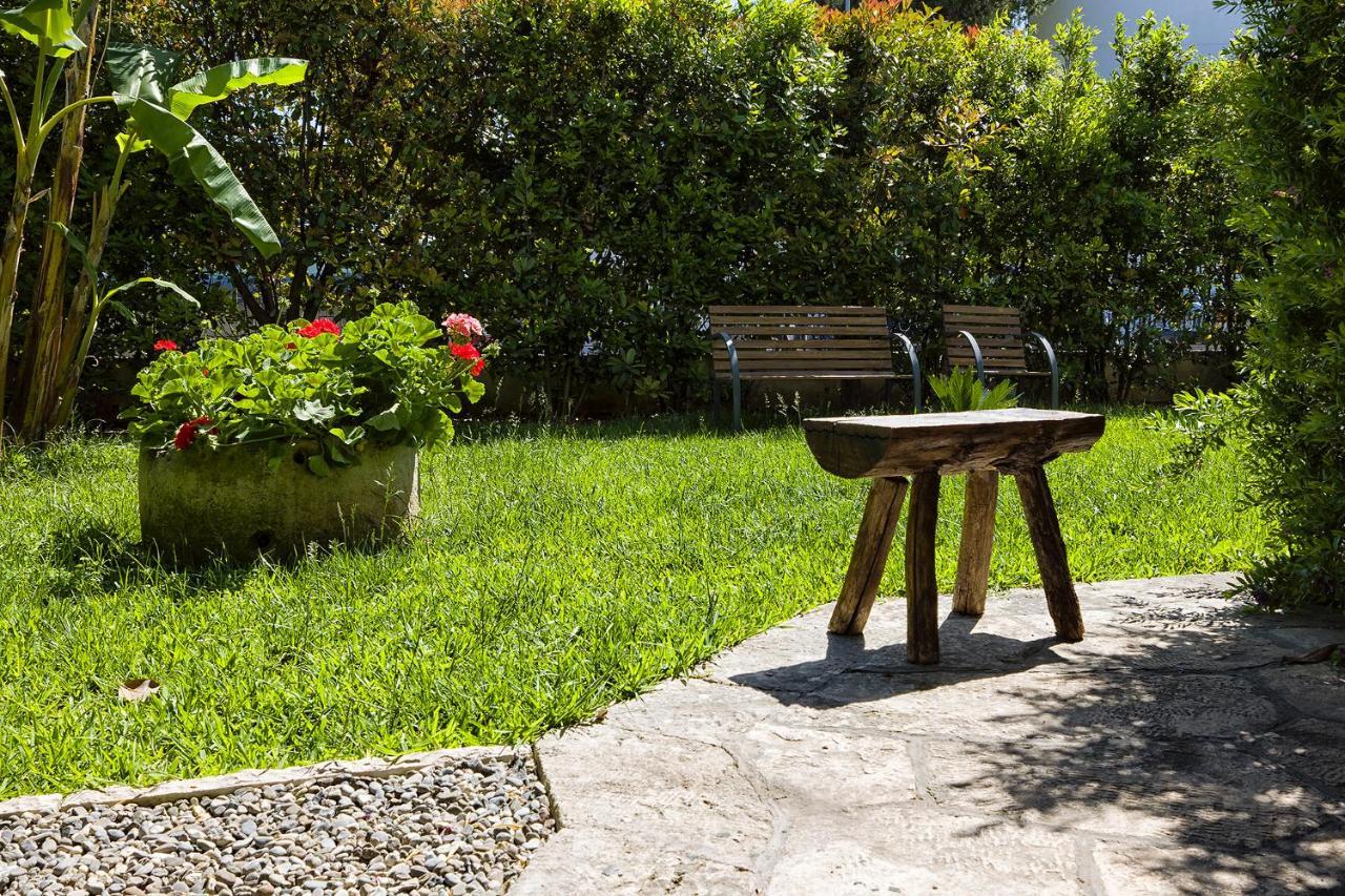 Il Giardino Di Flora Con Piscina Hotel Lecce Luaran gambar